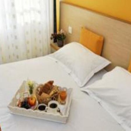 Hotel Central Lorient Rum bild
